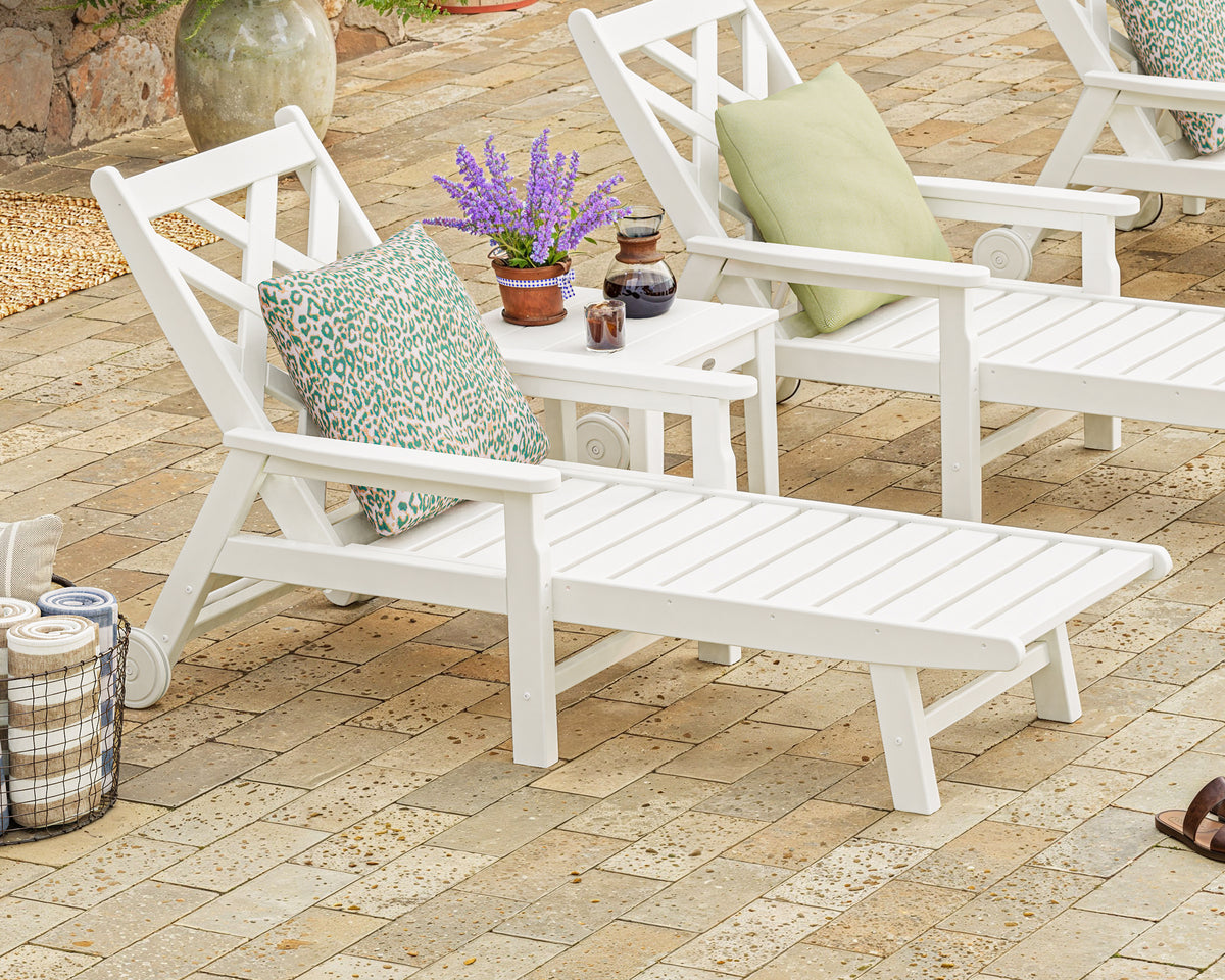Wovendale Chaise with Arms and Wheels