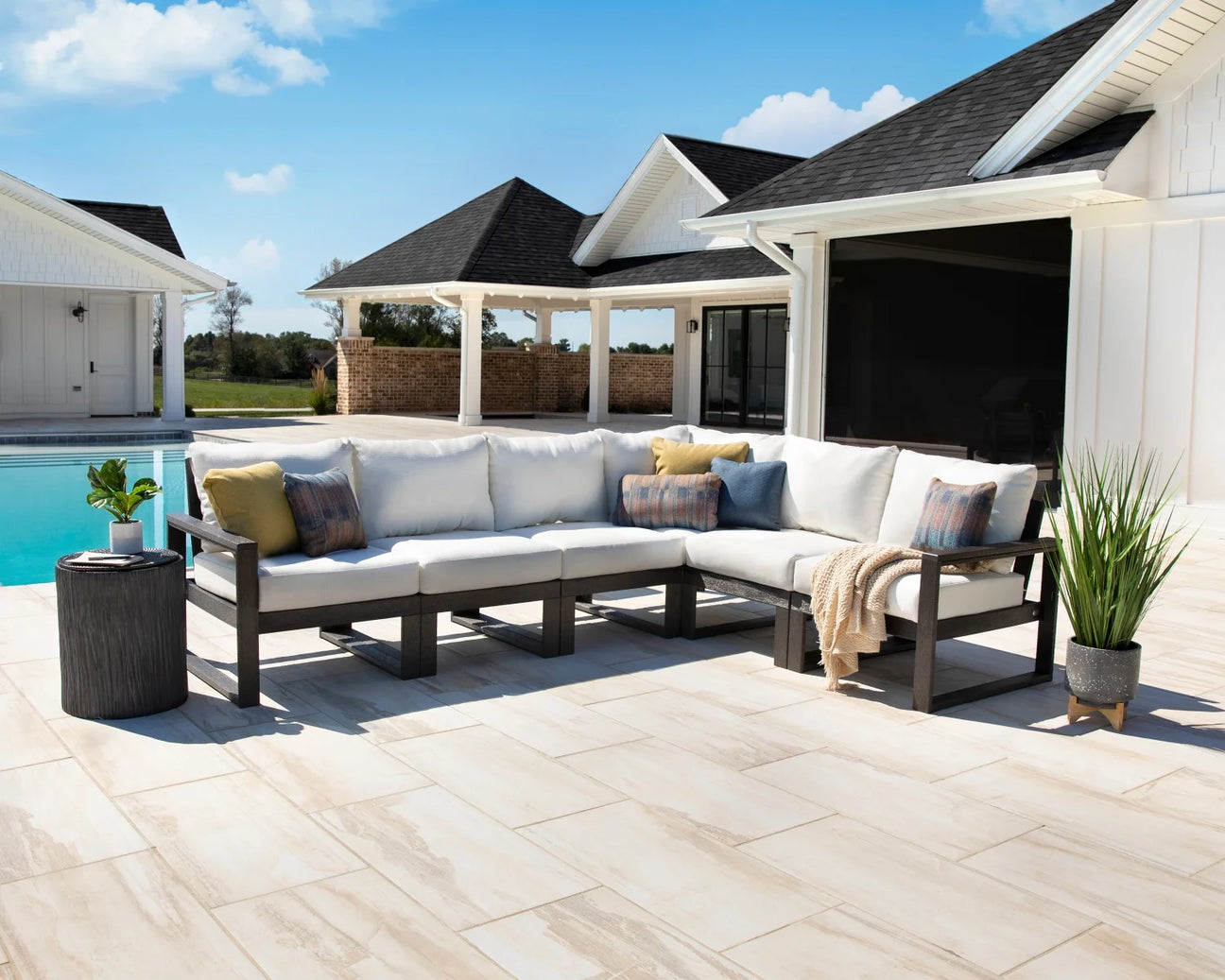 outdoor-deep-seating b74af136