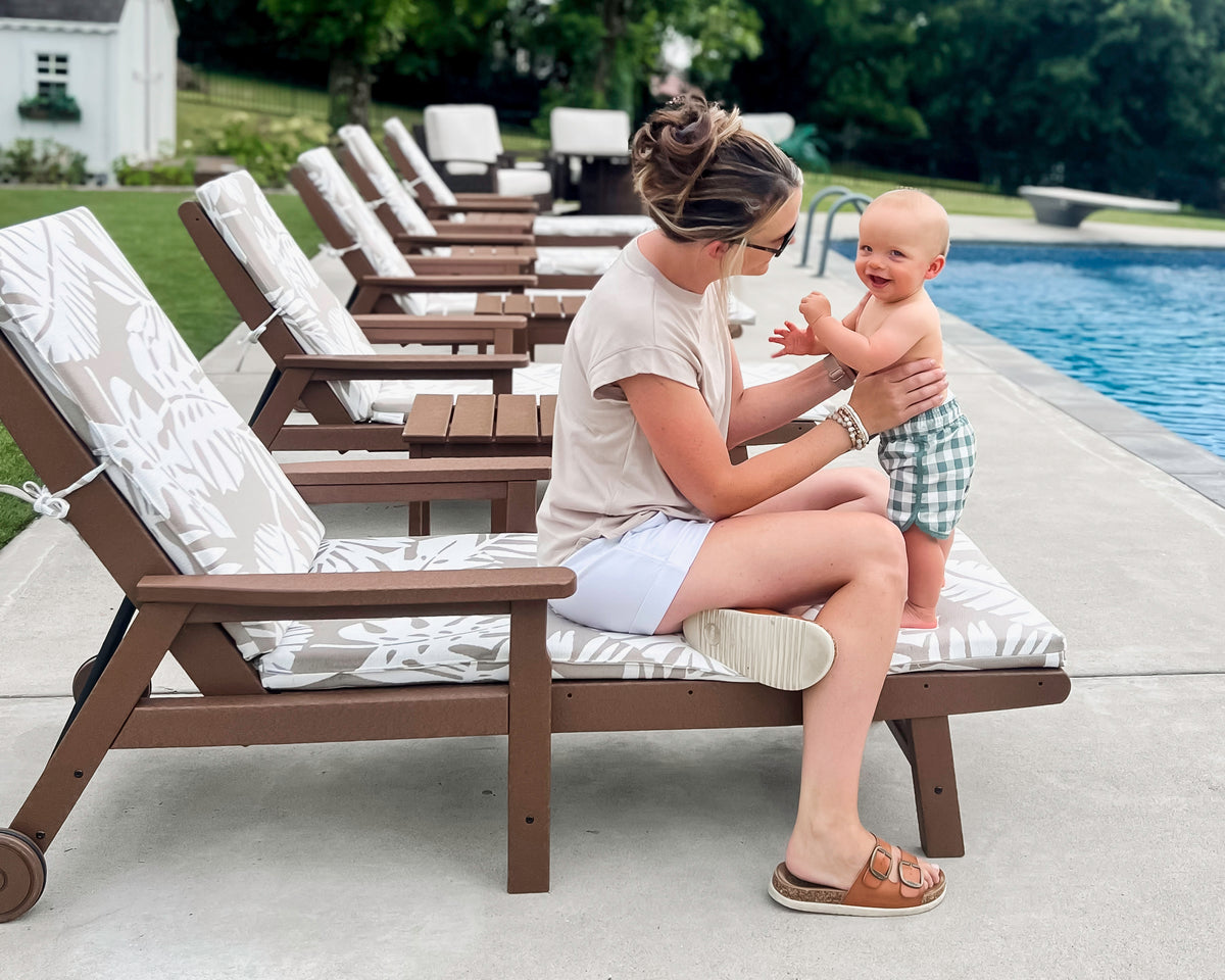 Vineyard Chaise with Arms and Wheels