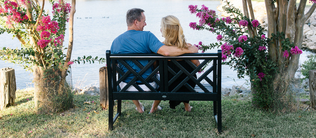 Comparing Outdoor Benches & Gliders