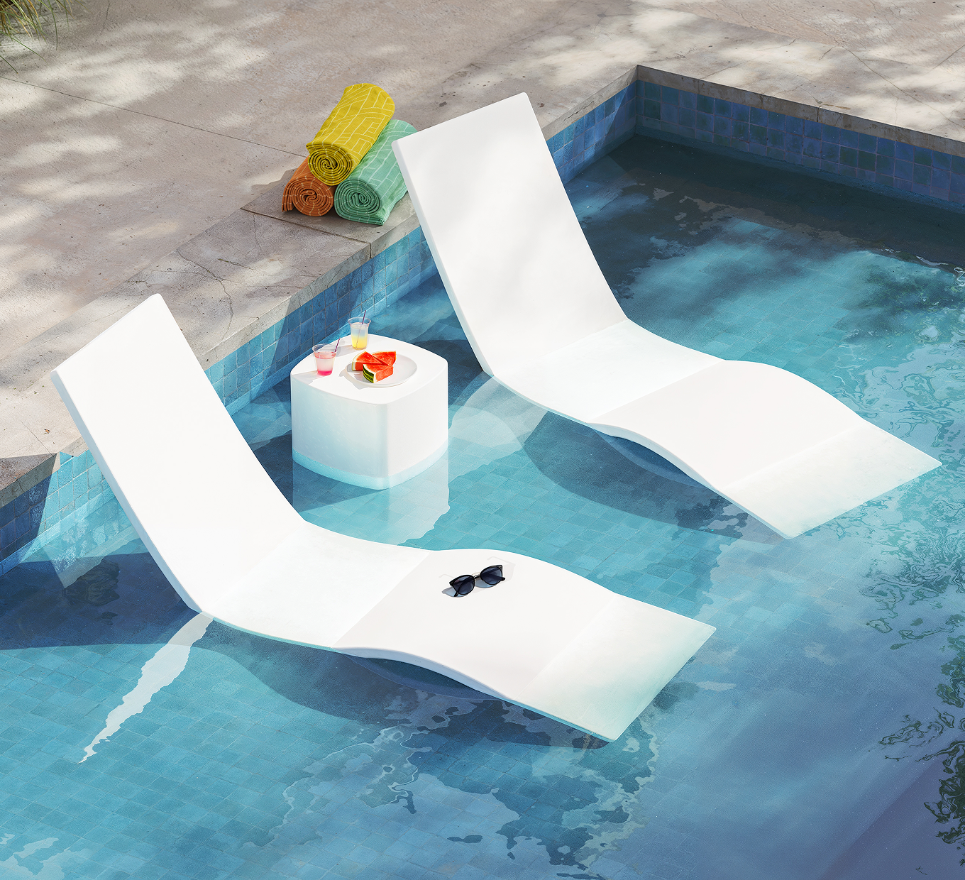 Pool Lounge Chairs & In-Pool Chaise Lounges | POLYWOOD®