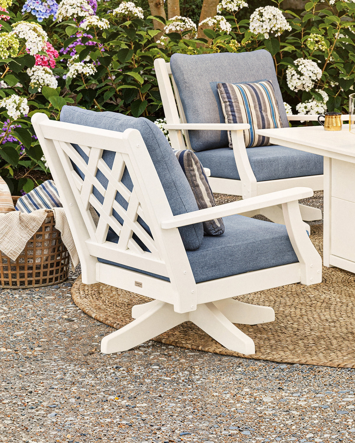 Wovendale Deep Seating Swivel Chair