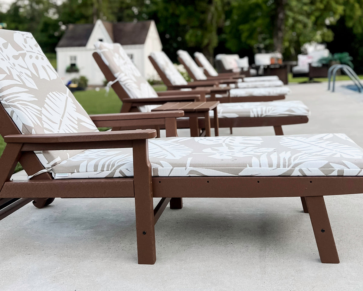 Vineyard Chaise with Arms and Wheels
