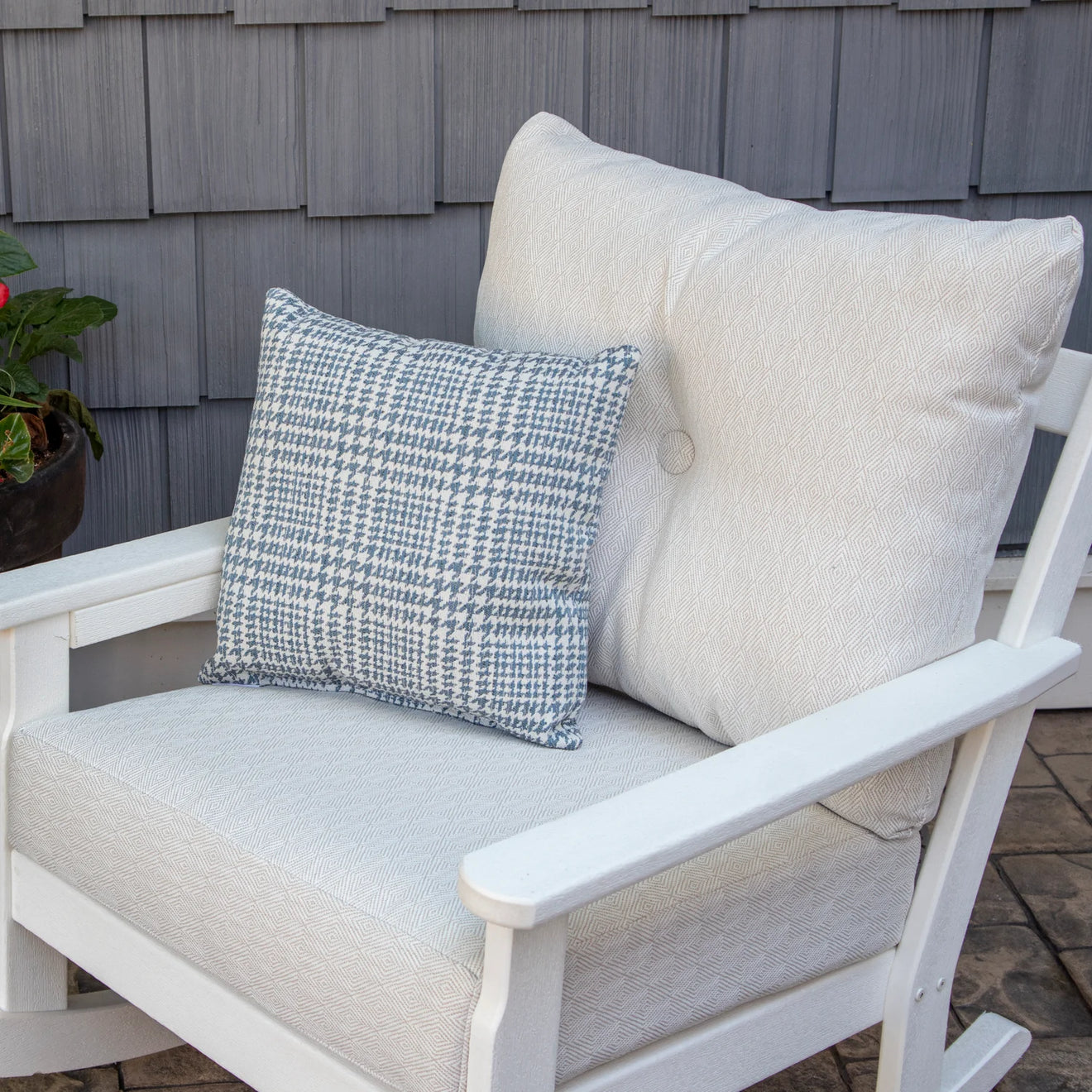 outdoor-pillows 2a453ce7
