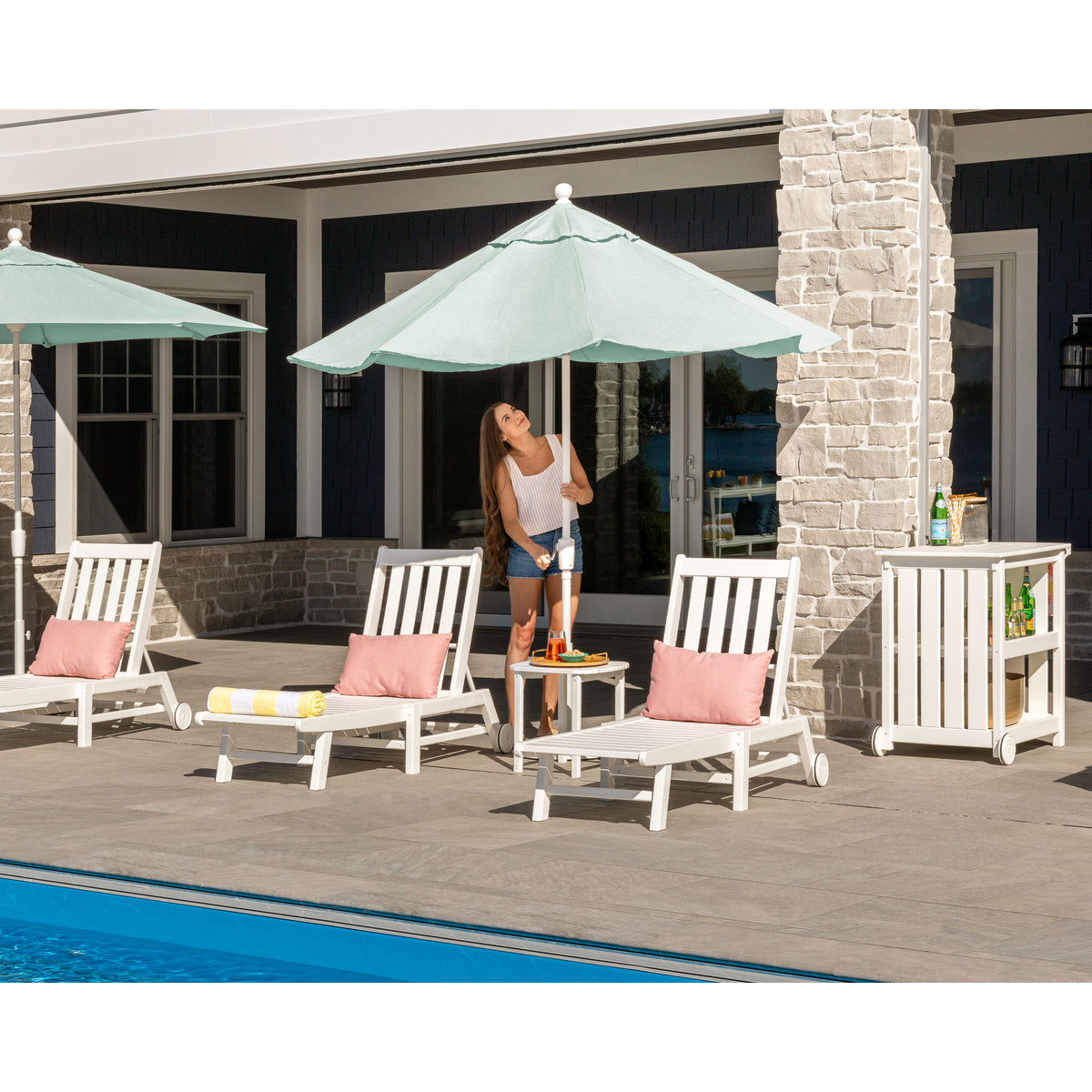 POLYWOOD 9' Tilt Market Umbrella and Base in White / Natural